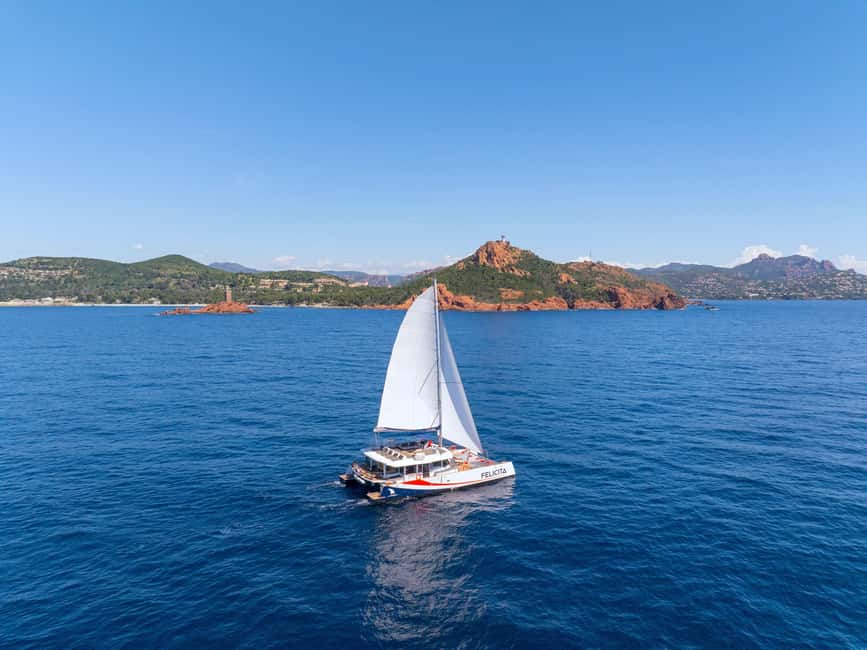 Saint-Raphaël: Golden Island Afternoon Cruise with Drinks - The Estérel coast from the water