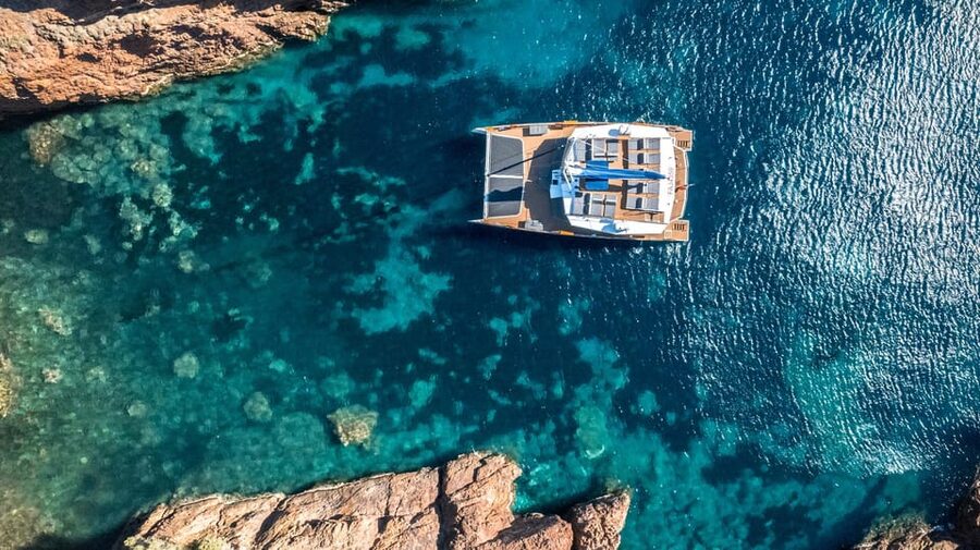 Saint Raphaël: Guided cruise, discover a beautiful coastline - Starting at the Old Port at 9:20 AM