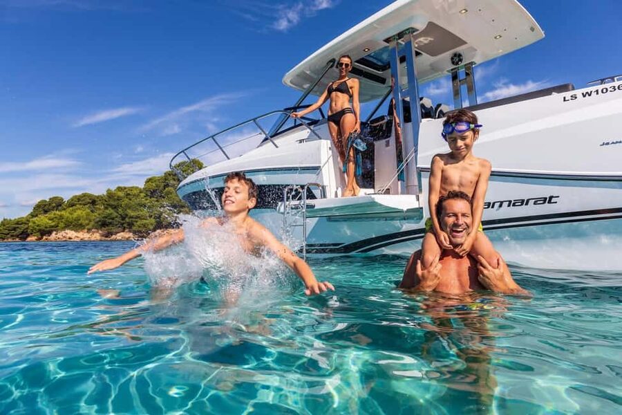 Sainte-Maxime: Golfe de Saint Tropez Private Boat Tour - Meeting Captain Patrick at Sainte-Maxime