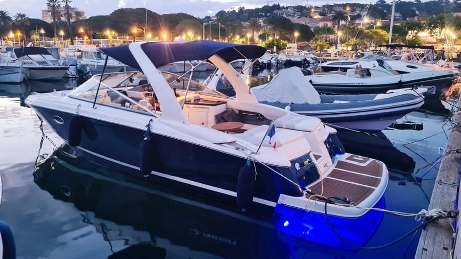 Sainte-Maxime: Golfe de Saint Tropez Private Boat Tour - The villas of Baie des Canebiers