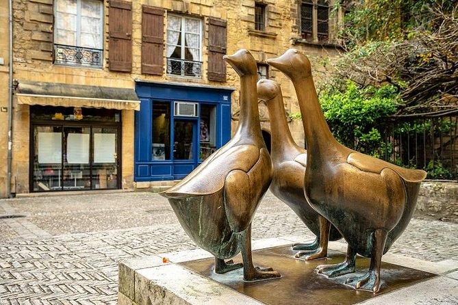 Sarlat Gourmet Tour and Market Visit - Sarlat market on a market morning