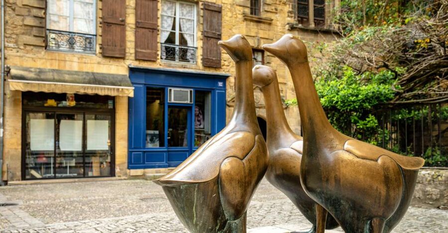 Sarlat Gourmet Tour & Market Visit with Tastings - Three stops that explain Dordogne food