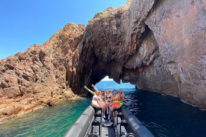 Sea excursion - Estérel Massif by boat - The red cliffs of Corniche d’Or