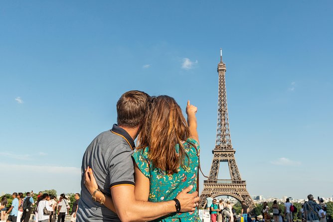 Seine Dinner Cruise, Eiffel Tower Access and Moulin Rouge Show - Dress properly, even on a hot Paris day