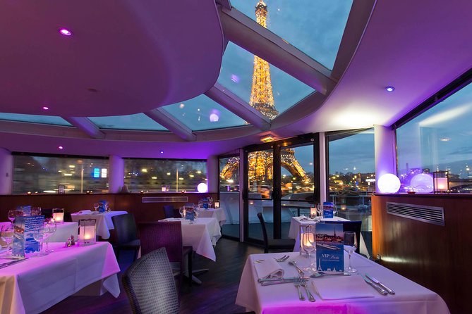 Seine River Dinner Cruise with Live Singer by VIP Yacht de Paris - A Paris night out on the Seine