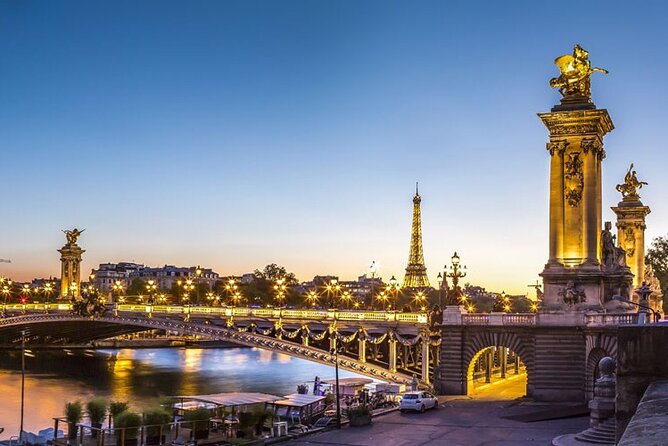 Seine River Dinner Cruise with Live Singer by VIP Yacht de Paris - The route past Paris landmarks