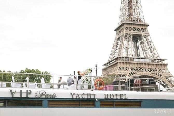 Seine River Dinner Cruise with Live Singer by VIP Yacht de Paris - What the $126.15 price is buying