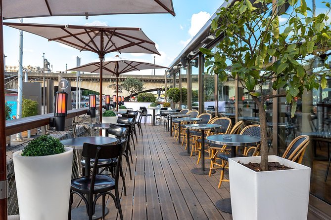 Seine River Sightseeing Cruise and Dinner at Le Bistro Parisien - Finding a good seat on the boat