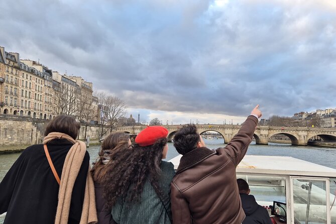 Seine River Sightseeing Guided Cruise by Vedettes du Pont Neuf - Commentary, Leaflets, and the App