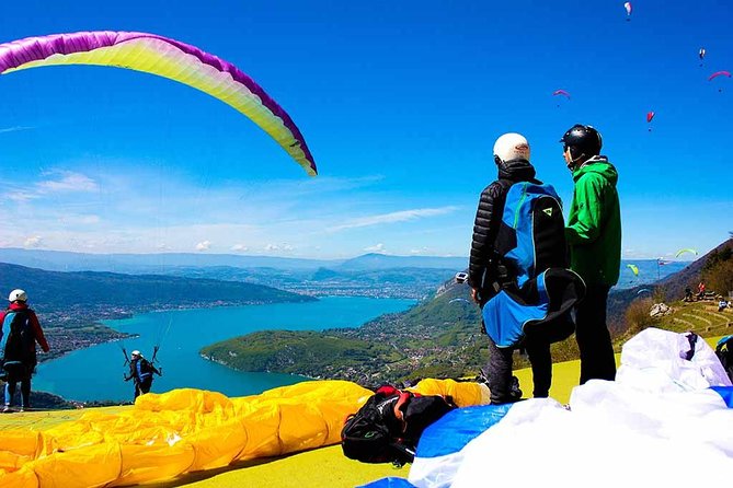 Sensation paragliding flight over the magnificent Lake Annecy - Taking Off From Col de la Forclaz