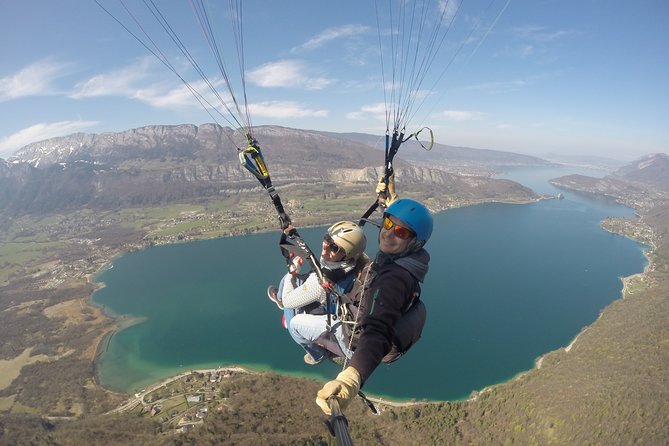 Sensation paragliding flight over the magnificent Lake Annecy - Timing, Flight Length, and the Small Group