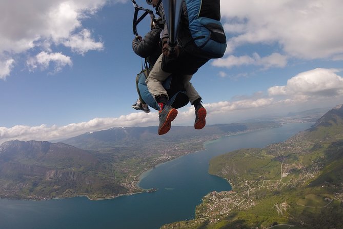 Sensation paragliding flight over the magnificent Lake Annecy - The Doussard Meeting Point and Shuttle