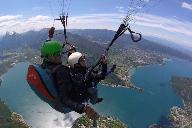 Sensation paragliding flight over the magnificent Lake Annecy - Who Will Get the Most From This Flight