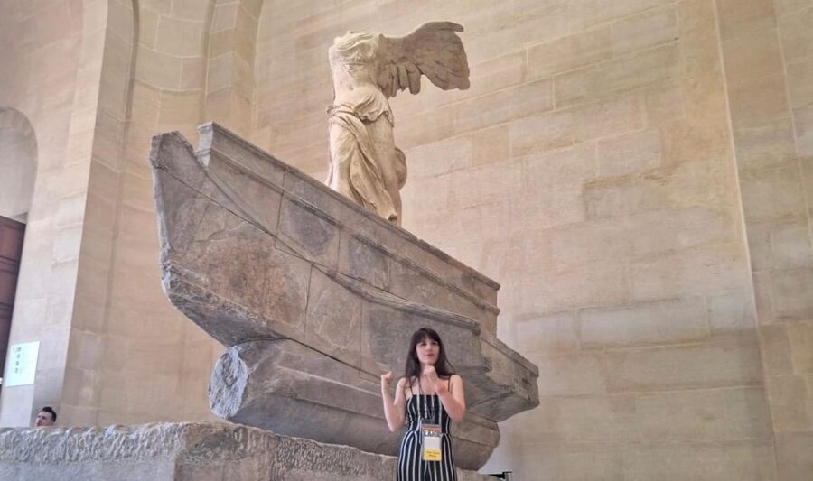 Skip-the-Line Louvre Museum Tour with Artist - Nike and the feeling of movement in stone