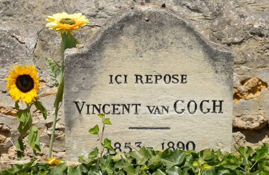 Small-Group Giverny and Van Gogh's Room in Auvers from Paris - Inside Monet’s colorful family home