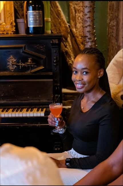 Solo travelers Meetup:A cultural stroll,Drinks & socializing - The first cocktail bar and the value of a local stop