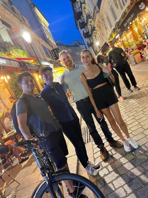 Solo travelers Meetup:A cultural stroll,Drinks & socializing - The games and the group dynamic