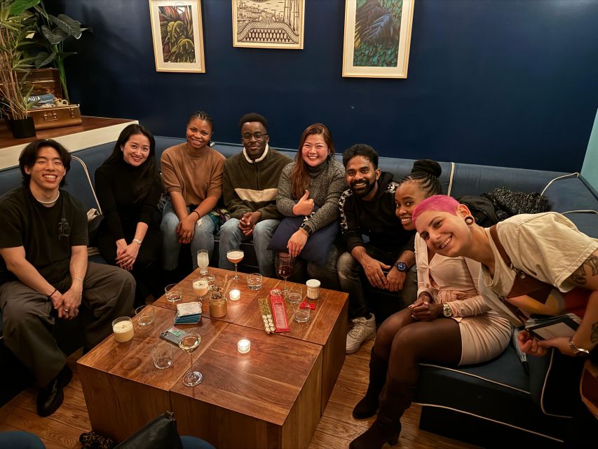 Solo travelers Meetup:A cultural stroll,Drinks & socializing - What the $23 price really covers