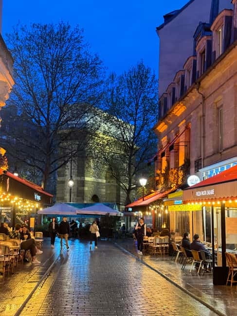 Solo travelers Meetup:A cultural stroll,Drinks & socializing - Who should book this experience