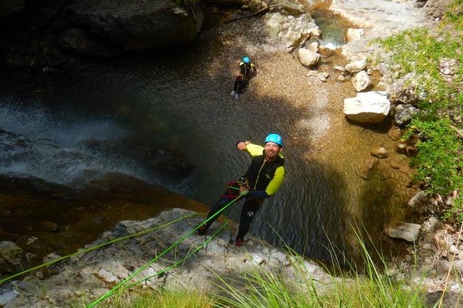Sports canyoning in the Vercors near Grenoble - Why the Ecouges canyon makes this more than a walk in the gorge