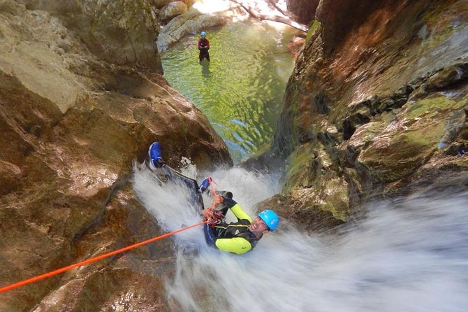 Sports canyoning in the Vercors near Grenoble - Meeting at Saint-Gervais and getting ready