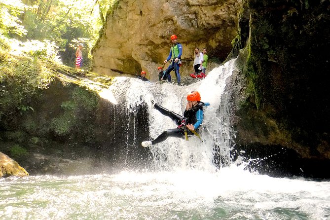 Sports Canyoning of Écouges bas in Vercors - Grenoble - The opening section brings quick action
