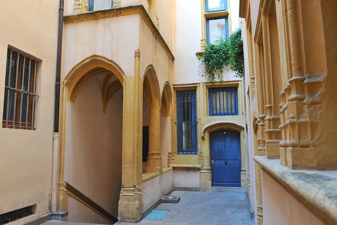 Storytelling tour of Old Lyon - Who will enjoy this most