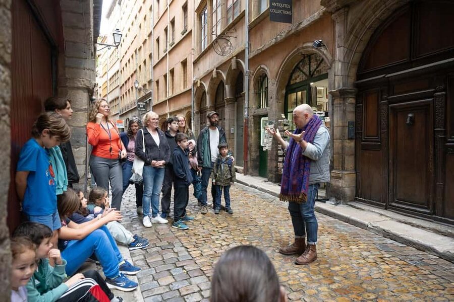 Storytelling tour of the Vieux-Lyon for children in French - Key points for families