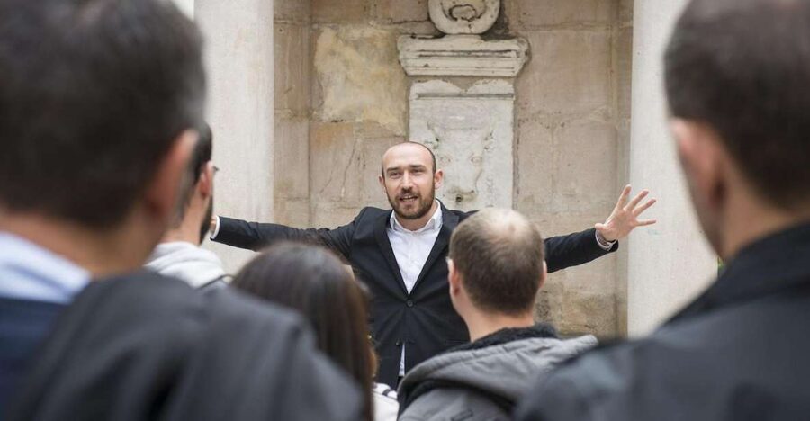 Storytelling tour of the Vieux-Lyon in French - A live performance, not a lecture