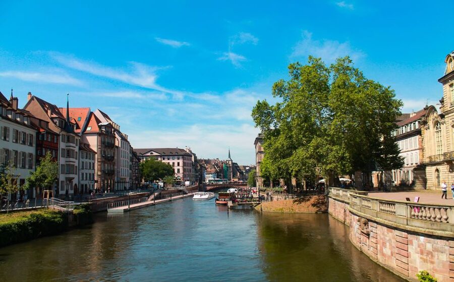 Strasbourg: City Highlights Walking Tour with Local Guide - From central Strasbourg toward Petite-France