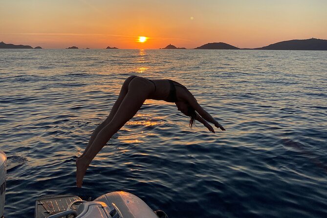 Sunset boat cruise with Aperitif at the Sanguinary Islands - Sunset from a small boat