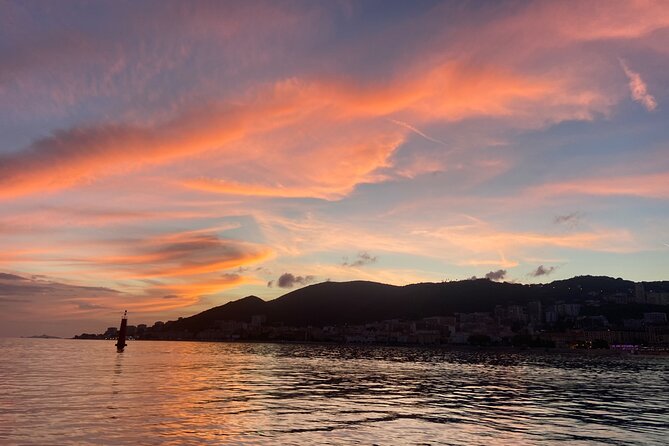 Sunset boat cruise with Aperitif at the Sanguinary Islands - Weather, timing, and practical planning