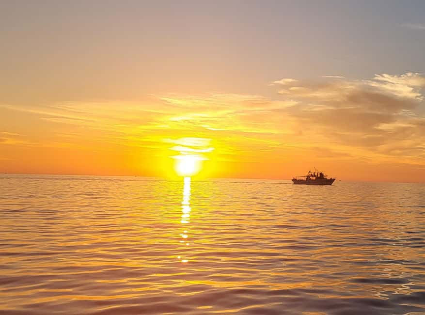 Sunset Boat Trip Visit, natural reserve coast - Swimming in clear water near the marine reserve