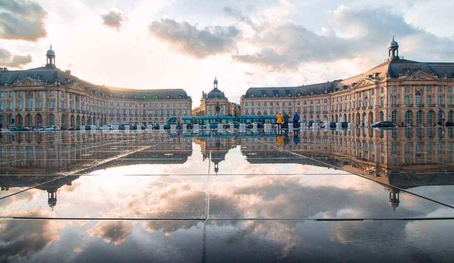 The essential in Bordeaux, private tour with a local - Main streets, small details, and local context