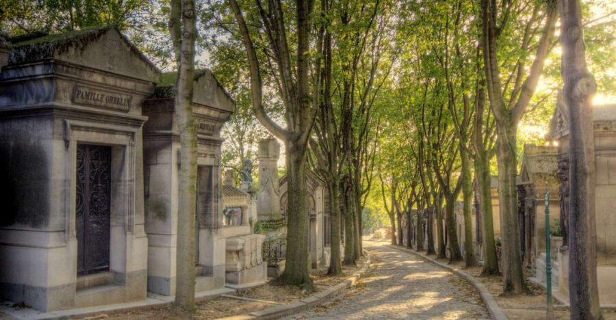 The Père Lachaise Cemetery: Guided 2-Hour Small-Group Tour - Key points at a glance