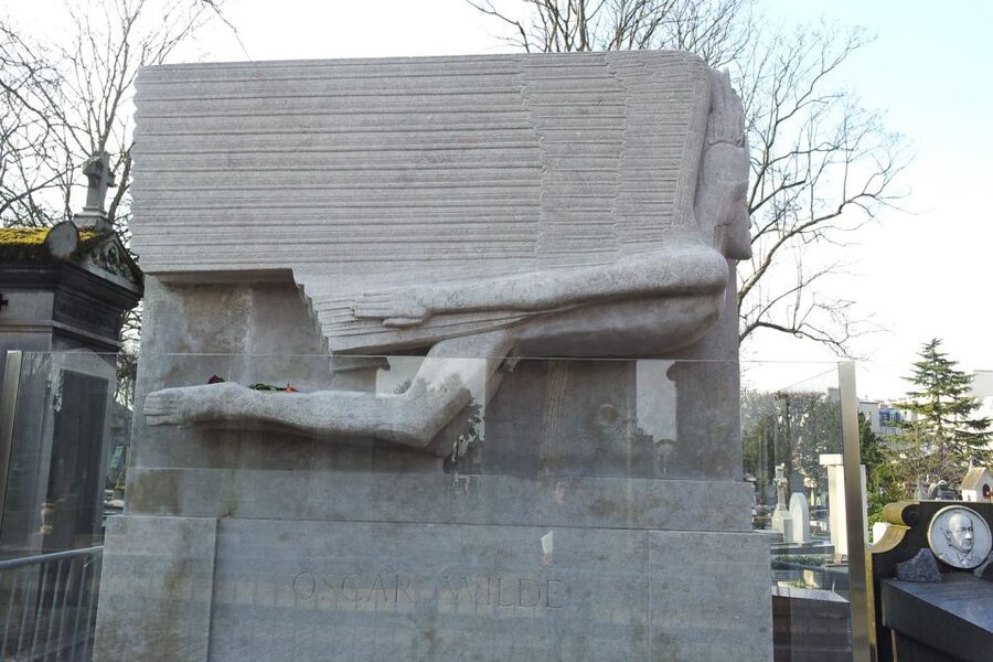 The Père Lachaise Cemetery: Guided 2-Hour Small-Group Tour - Starting at Gambetta Square