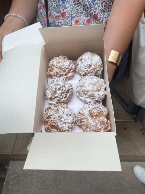 The Ultimate Bordeaux Food Tour: Full Meal & Fine Wines - What the guides add to the food