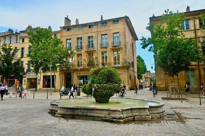 Time flies in this complete tour of Aix-en-Provence - Passage Agard and the old quarters