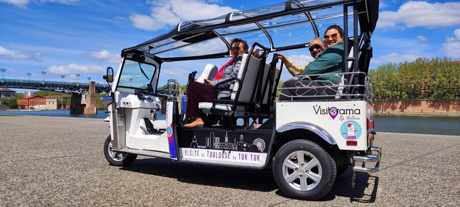 Toulouse: Electric Tuk-Tuk Tour with Photo Stops and Audio - The Garonne, Pont Neuf, and Pont des Catalans