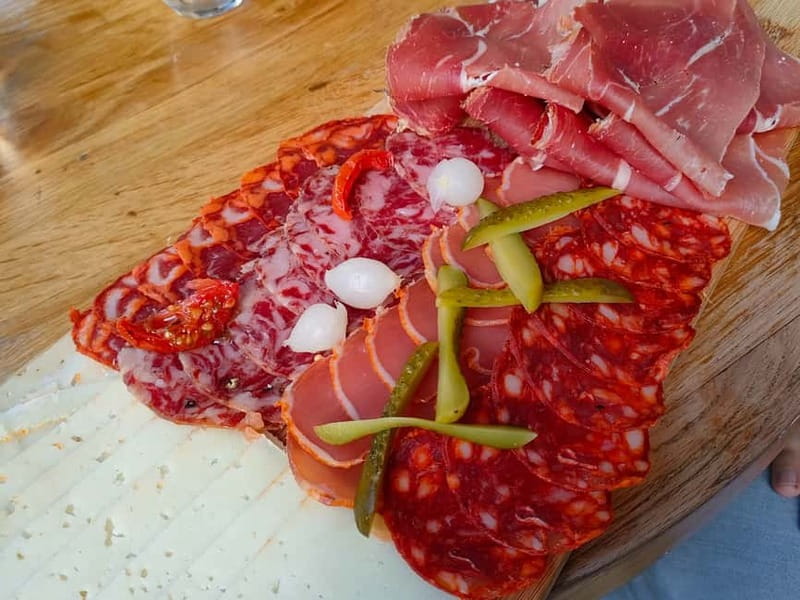 Toulouse: Guided Food Tour with Tastings - The guides and the tone of the tour
