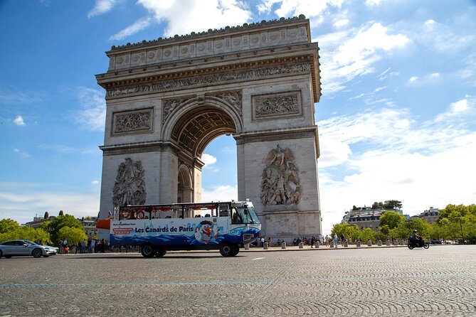 Tours of Paris and the Hauts-de-Seine in an Amphibious Bus - Why the amphibious bus makes this Paris tour different