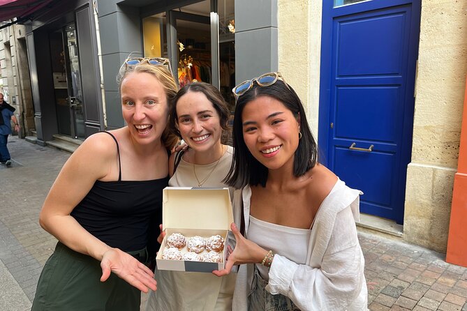 Traditional Gourmet Food & Wine Tour in Bordeaux - Grands Hommes, from old market to polished district