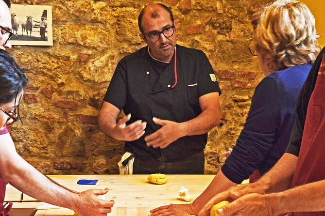 Tuscan Cooking Class -Traditional Pasta Menu - Preparing Pappardelle With Cinta Senese Ragù