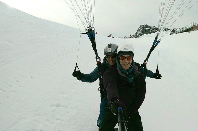 Two-seater paragliding flight in Chamonix - Guides, instructions, and safety