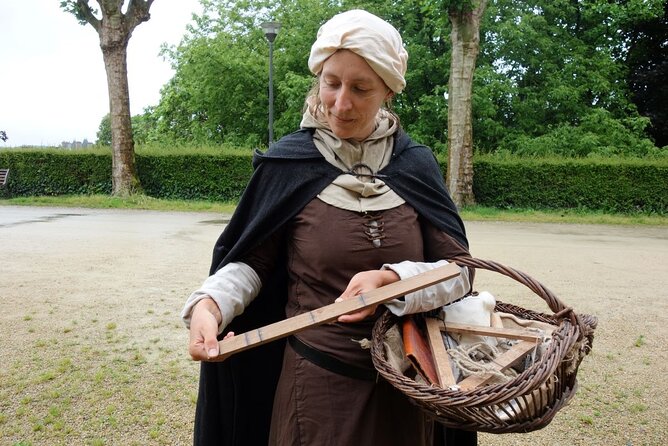 Unusual guided tour of Dinan immersed in the Middle Ages - Seeing Dinan through a mason’s eyes