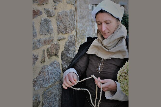 Unusual guided tour of Dinan immersed in the Middle Ages - Starting at the Ducal Tower and the small ditches
