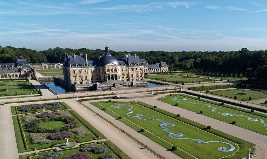 Vaux le Vicomte Chateau Entry Ticket and Chateaubus Transfer - The Chateaubus transfer