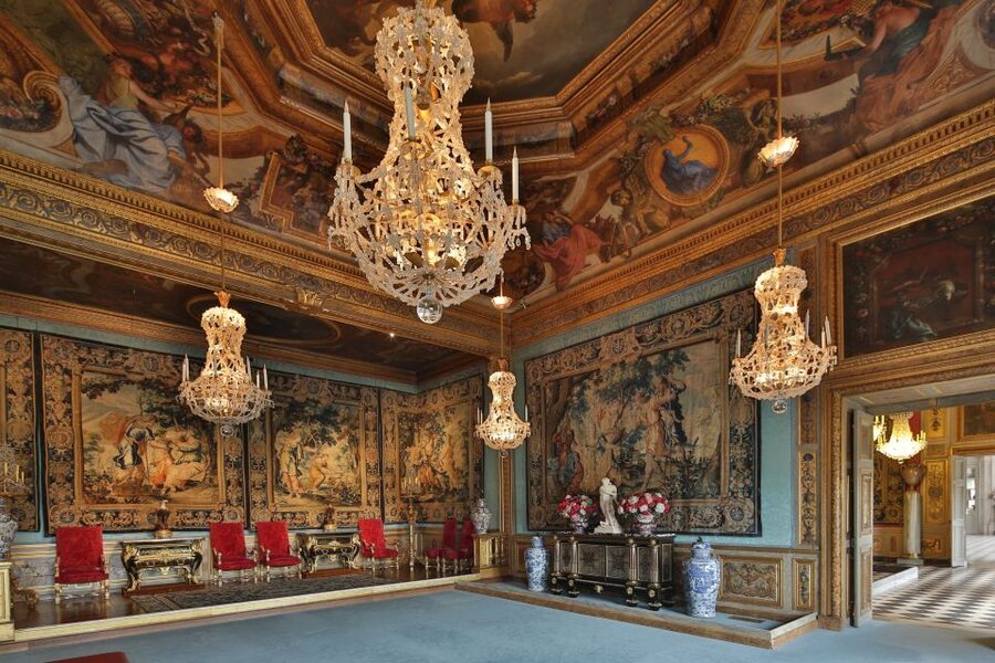 Vaux le Vicomte Chateau Entry Ticket and Chateaubus Transfer - Food and time management