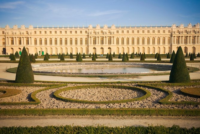Versailles Domain Bike Tour with Palace Entry by Train from Paris - Starting in the Marais and riding the train