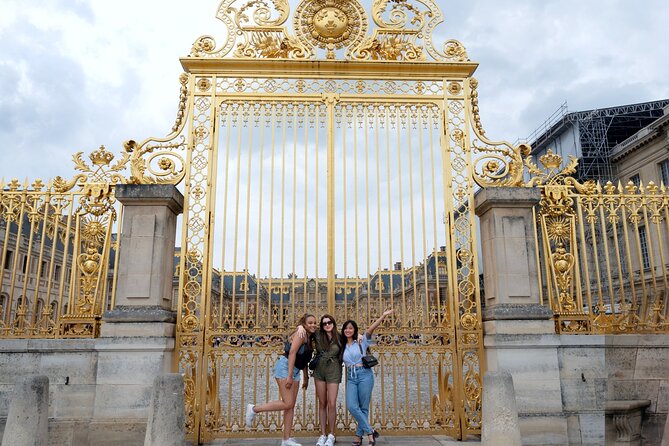 Versailles Palace and Gardens Tour from Paris - Meeting near Café Pierre Hermé and taking the train